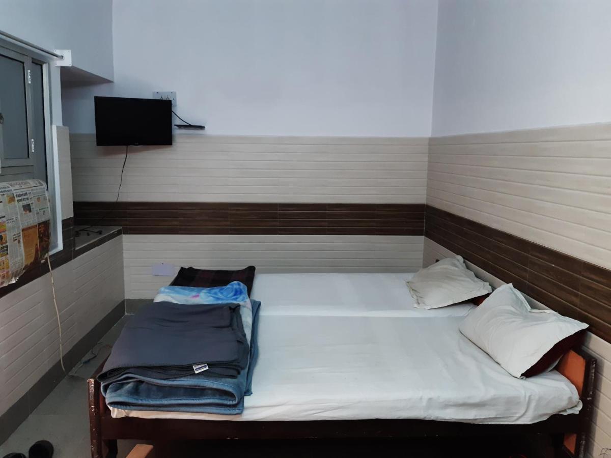 Hotel Yuvraj Патна Экстерьер фото